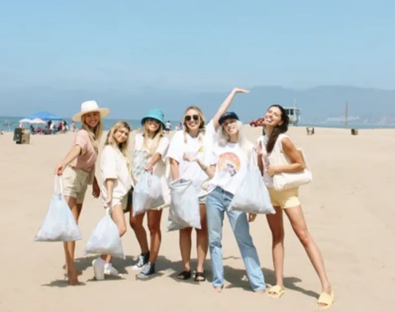 BEACH CLEANUP WITH ECOBCHES & WELLGATHER
